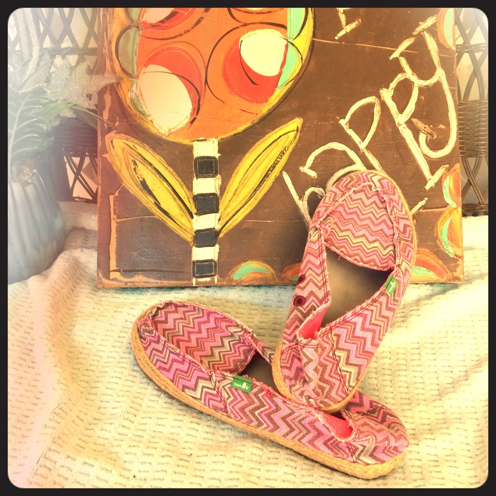 Sanuk slippers + free Havianas Flip Flops